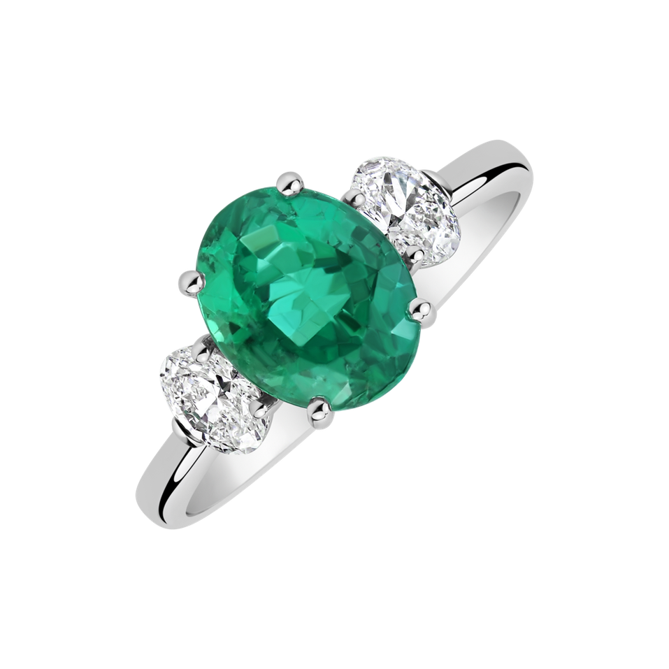 Diamond ring with Emerald The Marvelous