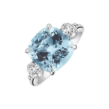 Diamond ring with Aquamarine The Duchess