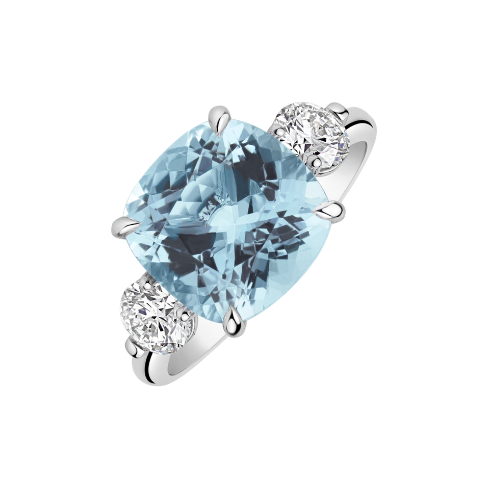 Diamond ring with Aquamarine The Duchess