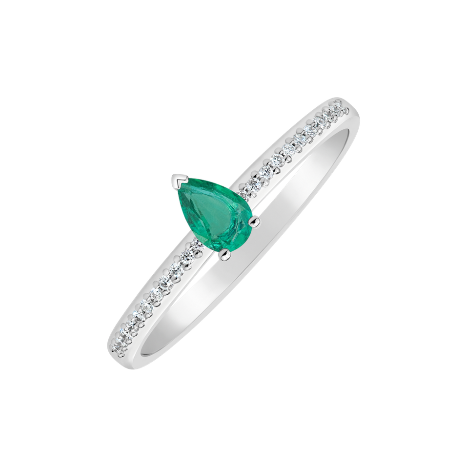 Diamond ring with Emerald Seriane
