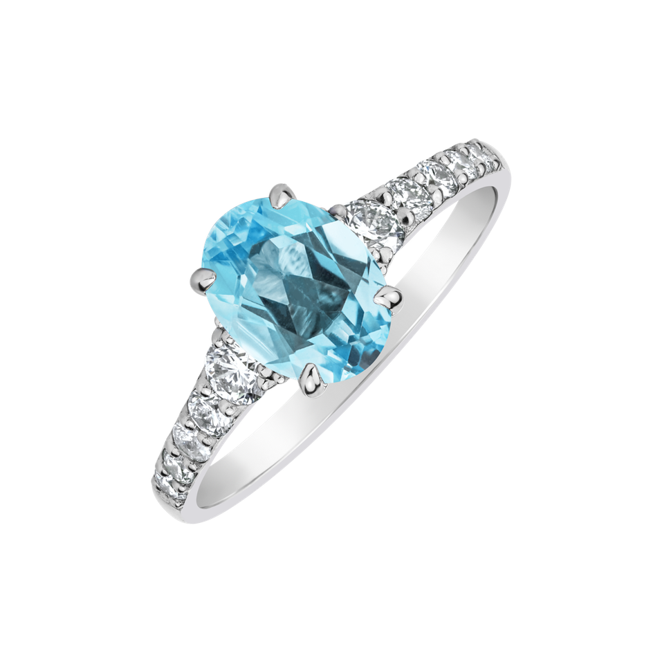 Diamond ring with Topaz sky Shimmering dazzle