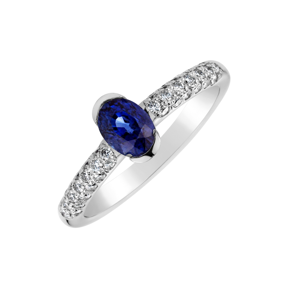 Diamond ring with Sapphire Louise