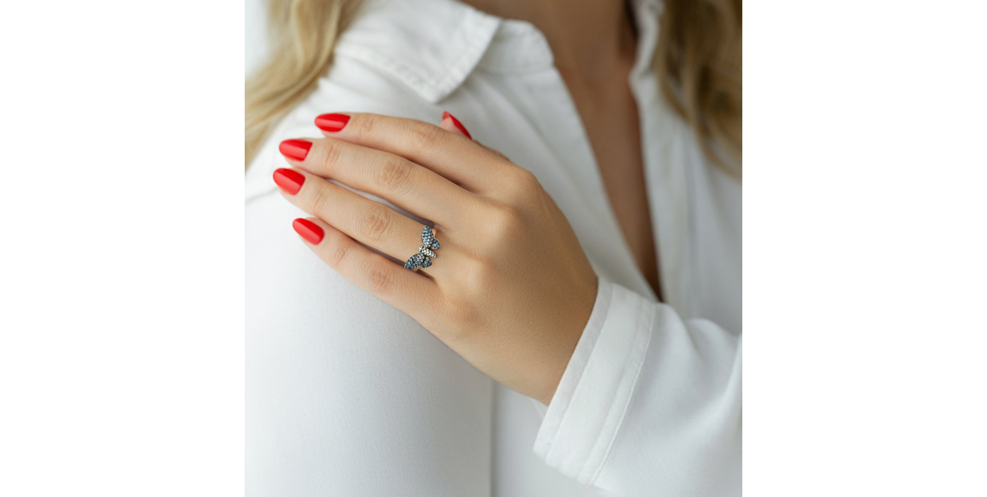 Diamond ring with Ruby and Sapphire Shiny Wings