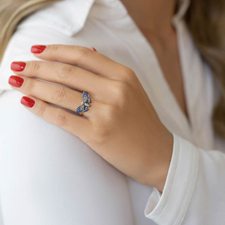 Diamond ring with Sapphire Shiny Wings