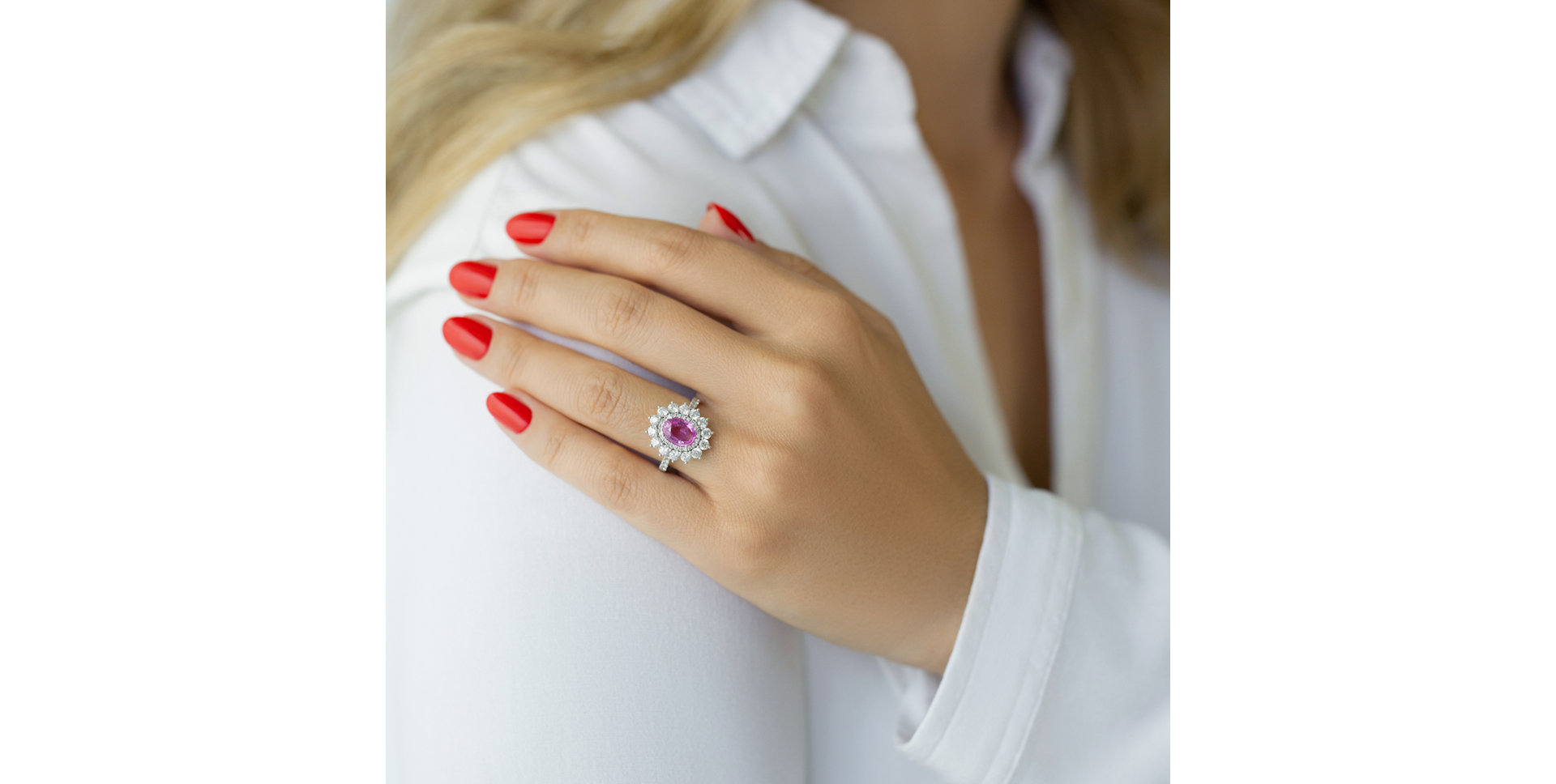 Diamond ring with Sapphire Royal Isabella