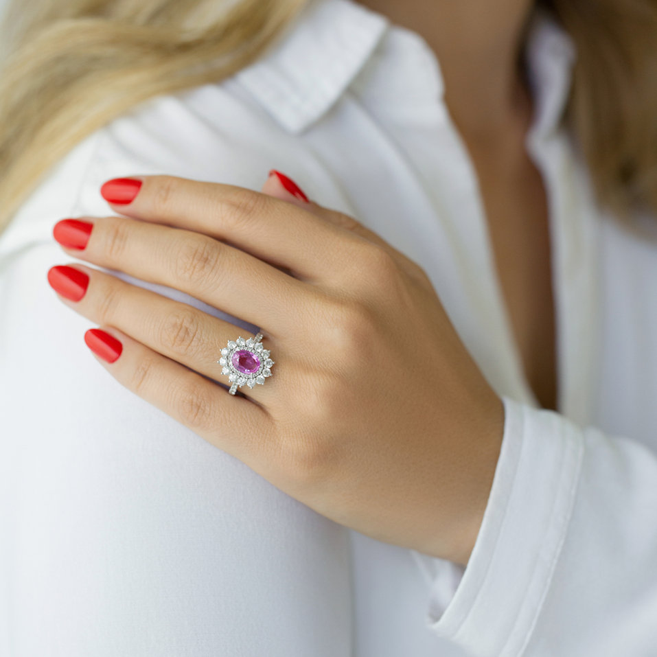 Diamond ring with Sapphire Royal Isabella