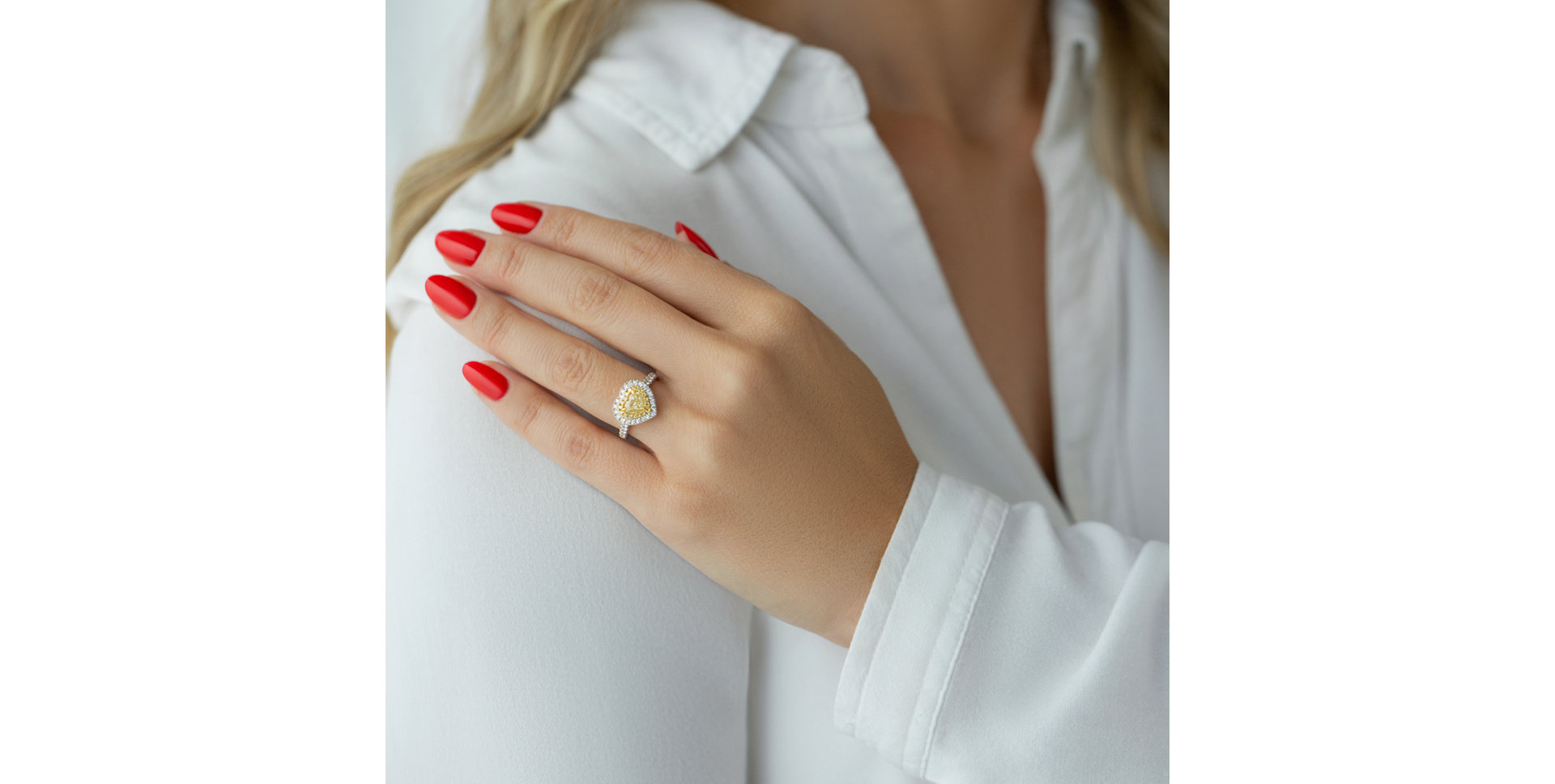 Ring with yellow and white diamonds Sun Love