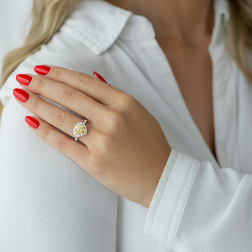 Ring with yellow and white diamonds Sun Love