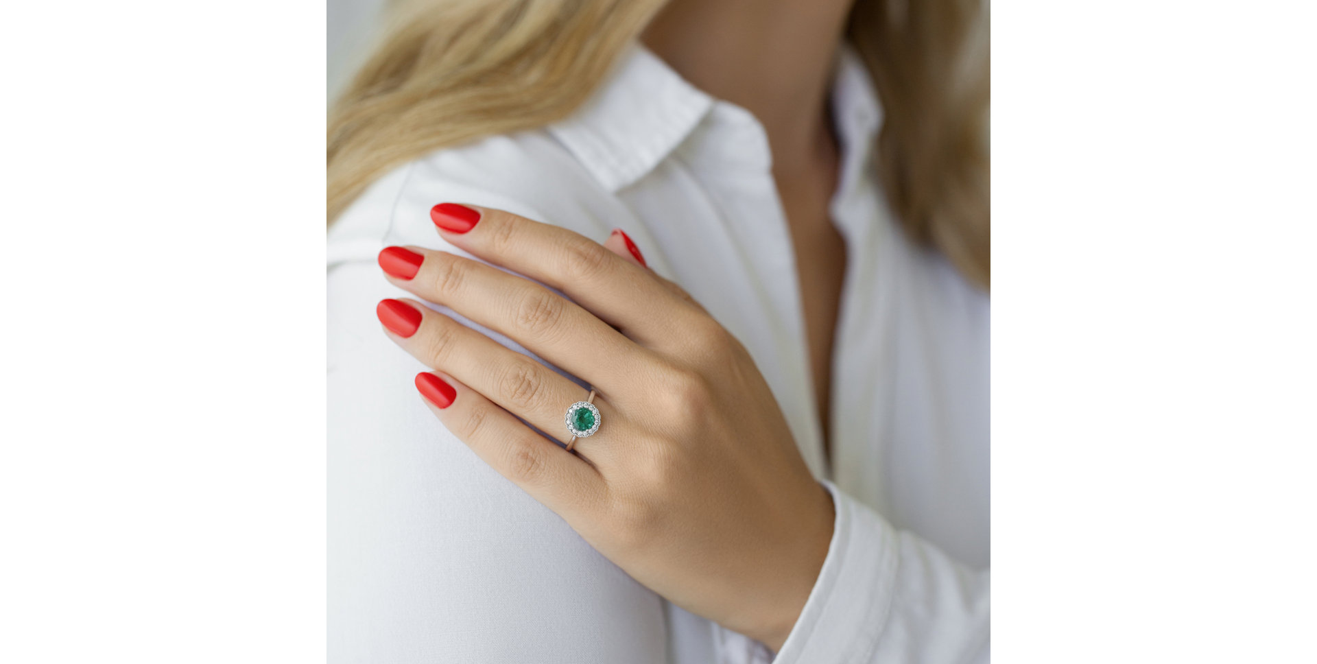 Diamond ring with Sapphire Tender Dream