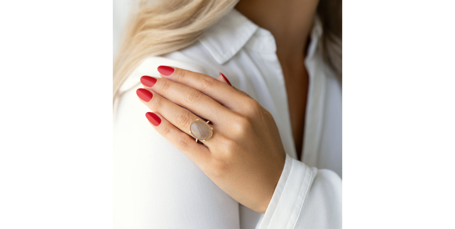 Ring with Moonstone and diamonds Niche