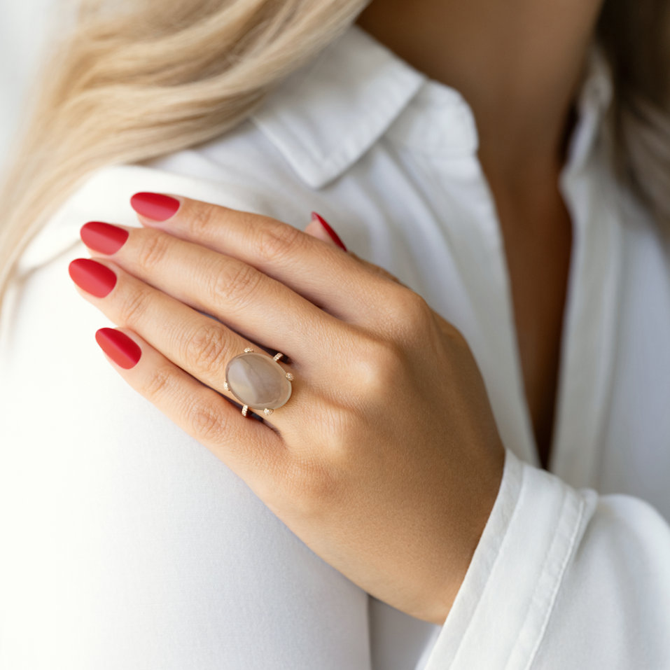 Ring with Moonstone and diamonds Niche