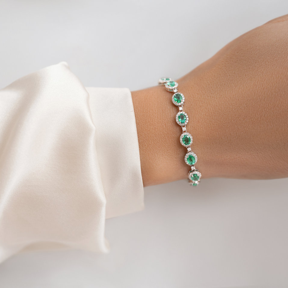 Diamond bracelet with Emerald Imposant Constellation