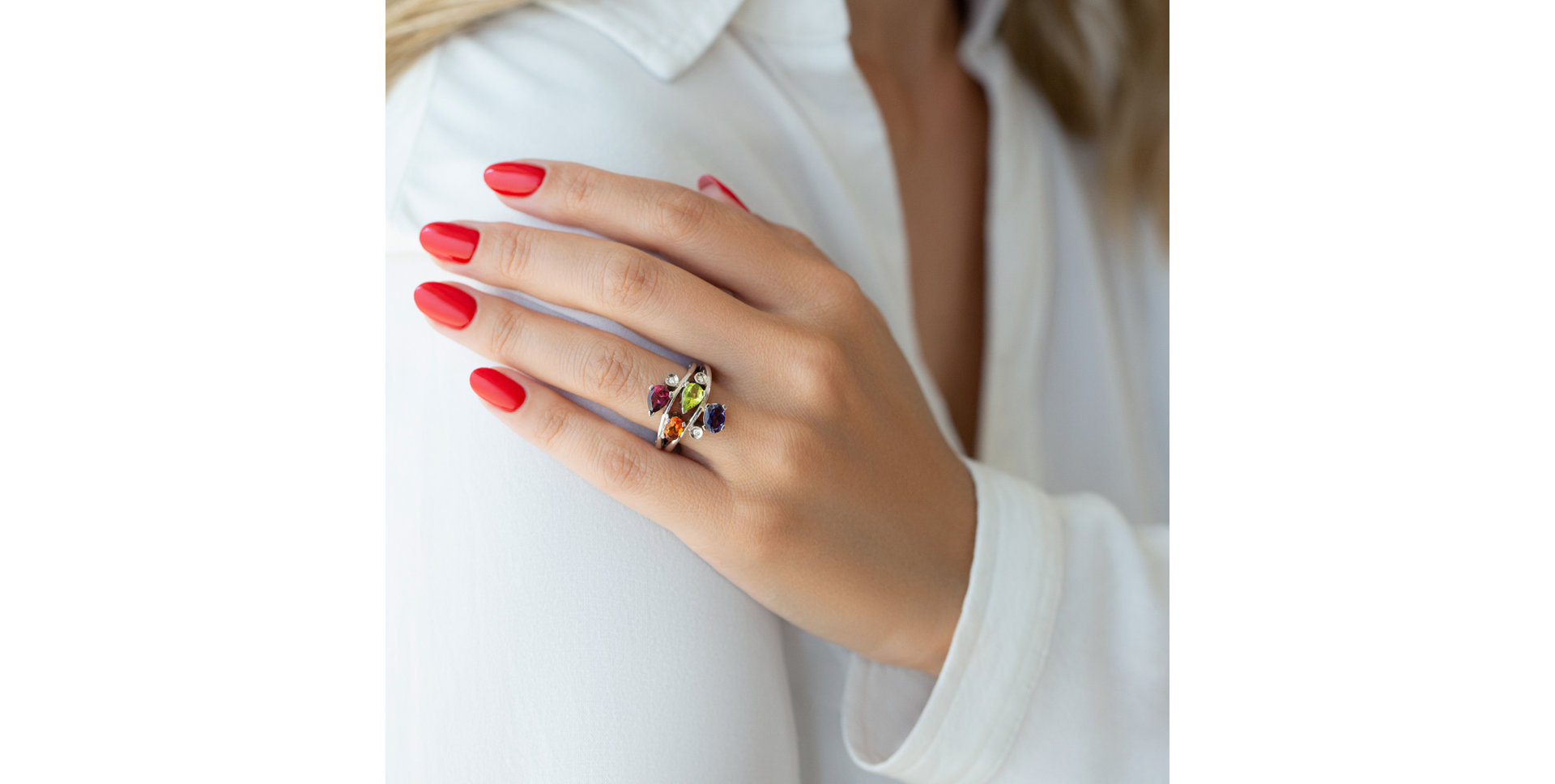 Diamond ring with Gems Crown Beauty