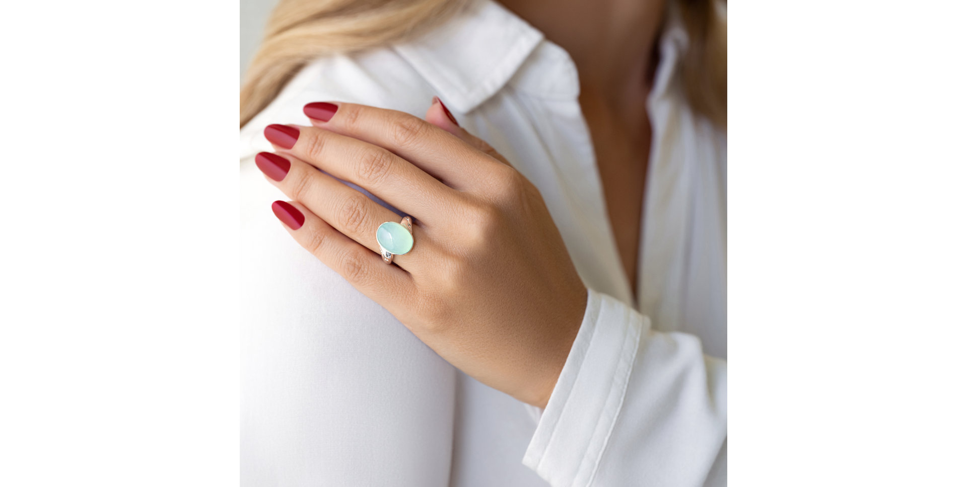 Diamond ring with Chalcedony Gem Spirit