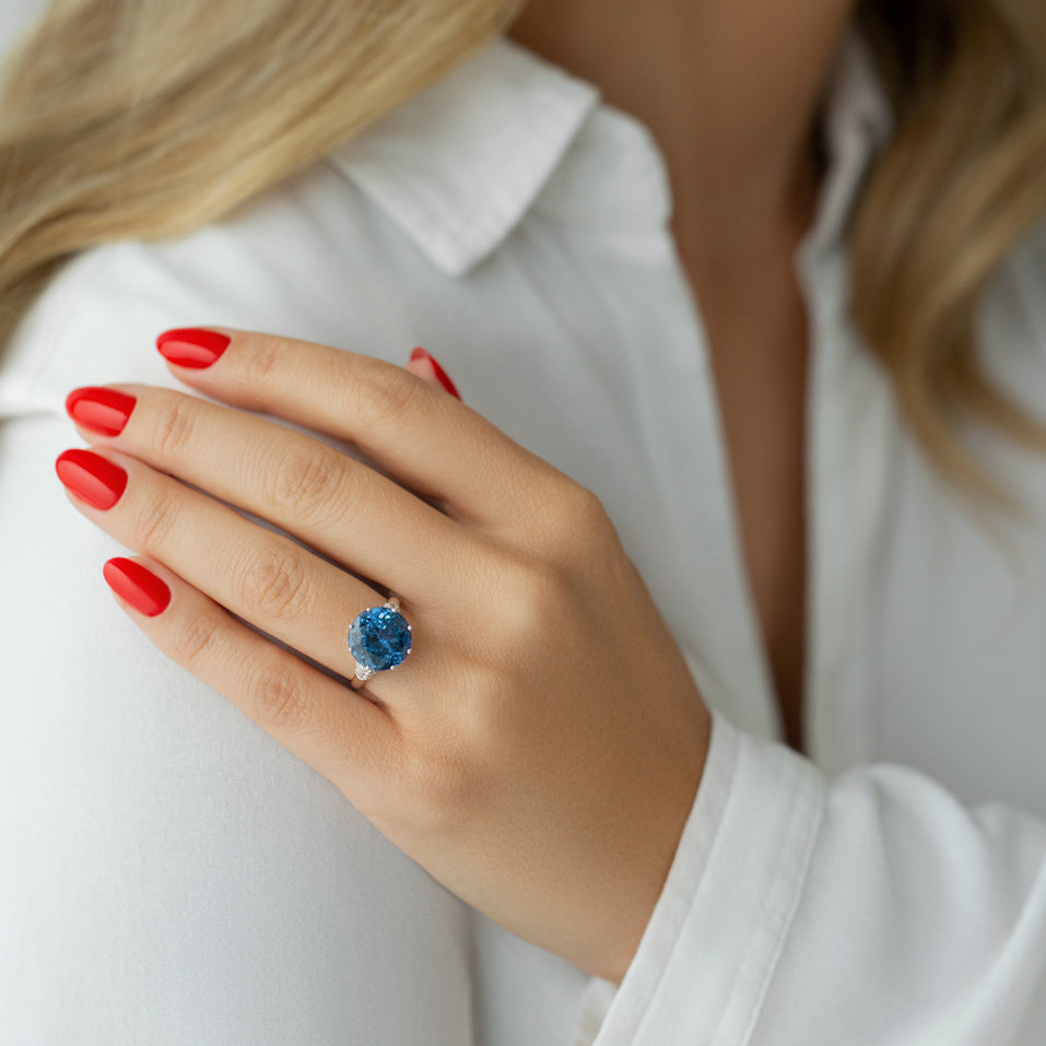 Diamond ring with Tanzanite Magic Gentility