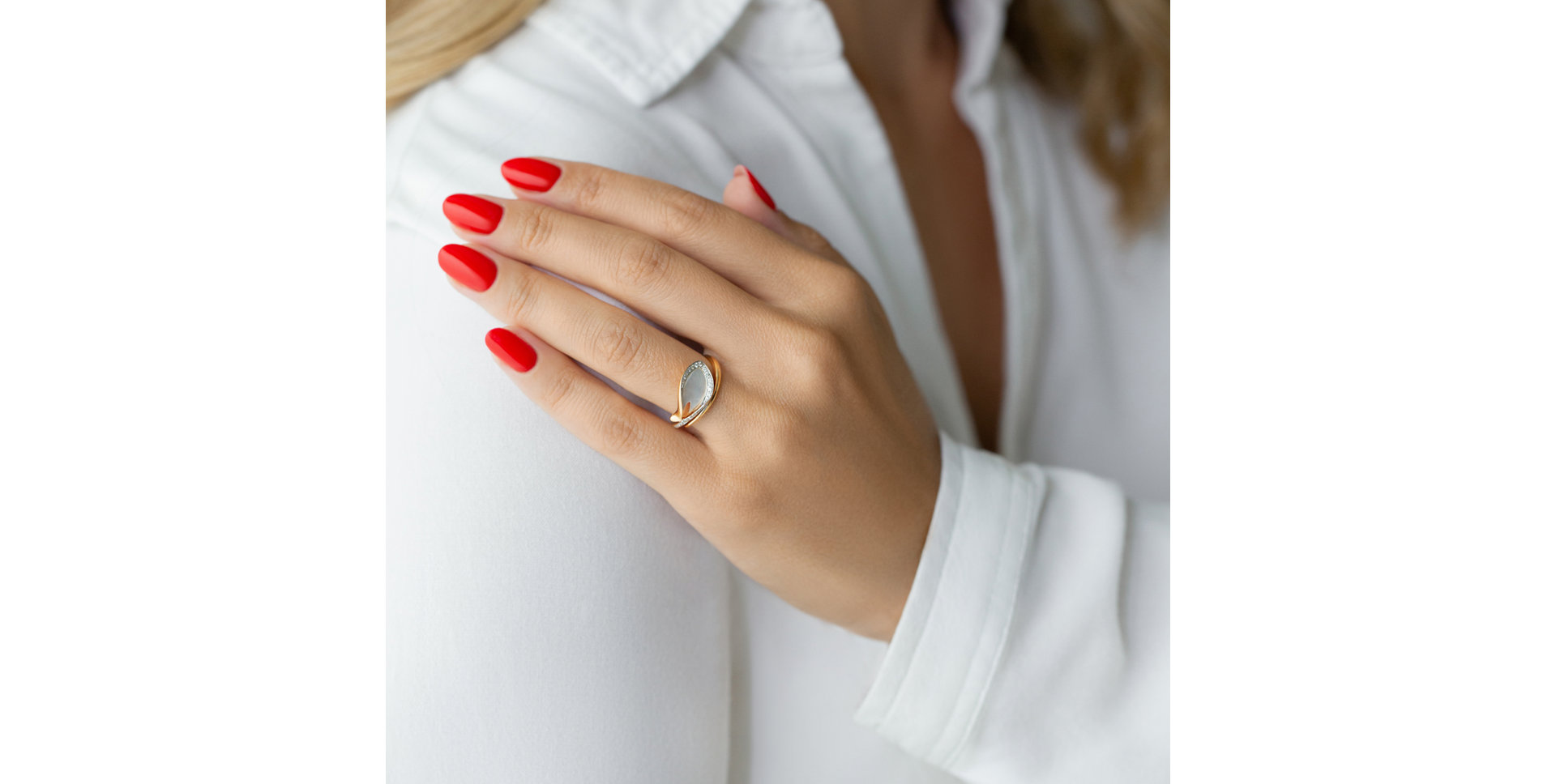 Diamond ring with Mother of Pearl Pearl Memory