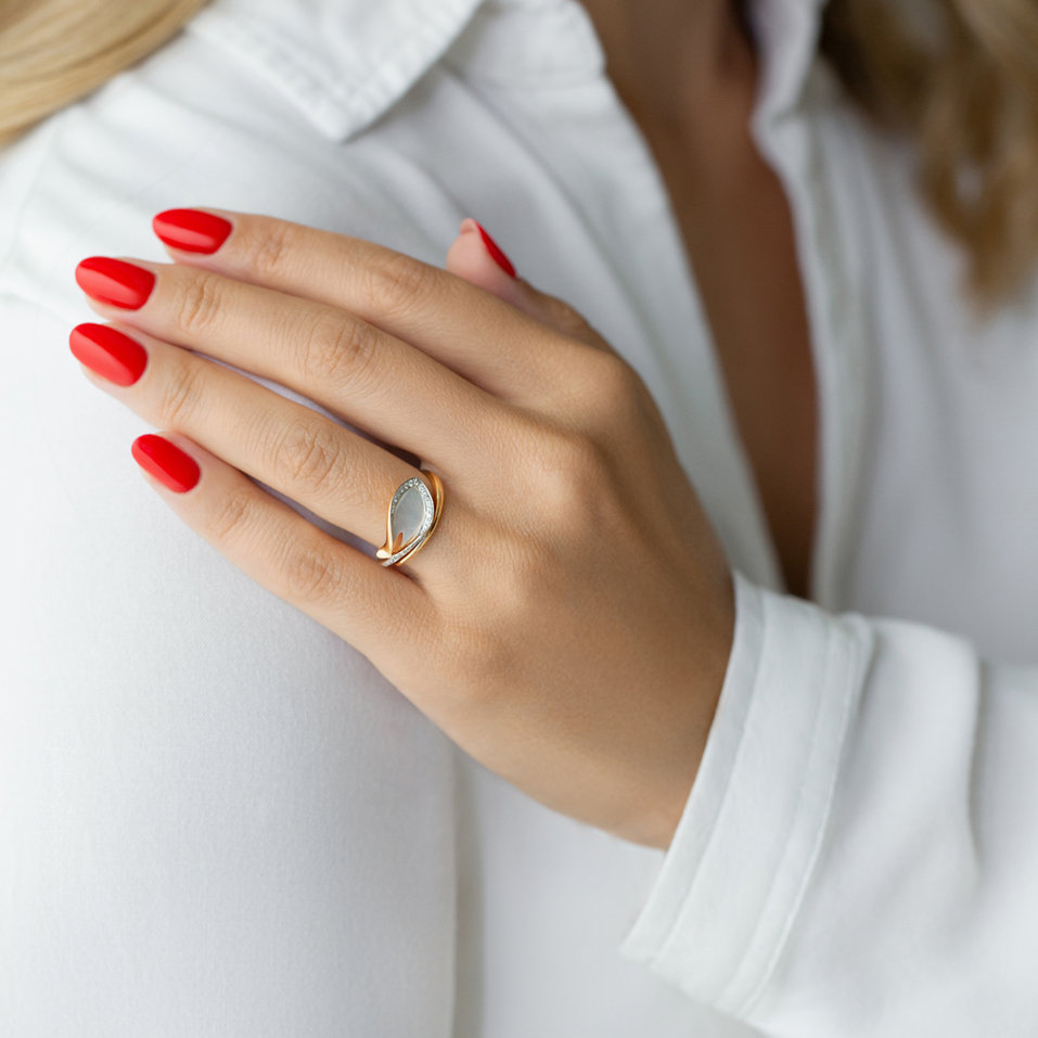 Diamond ring with Mother of Pearl Pearl Memory