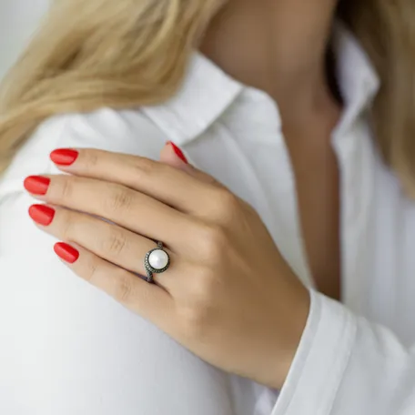 Ring with black diamonds and Pearl Marine