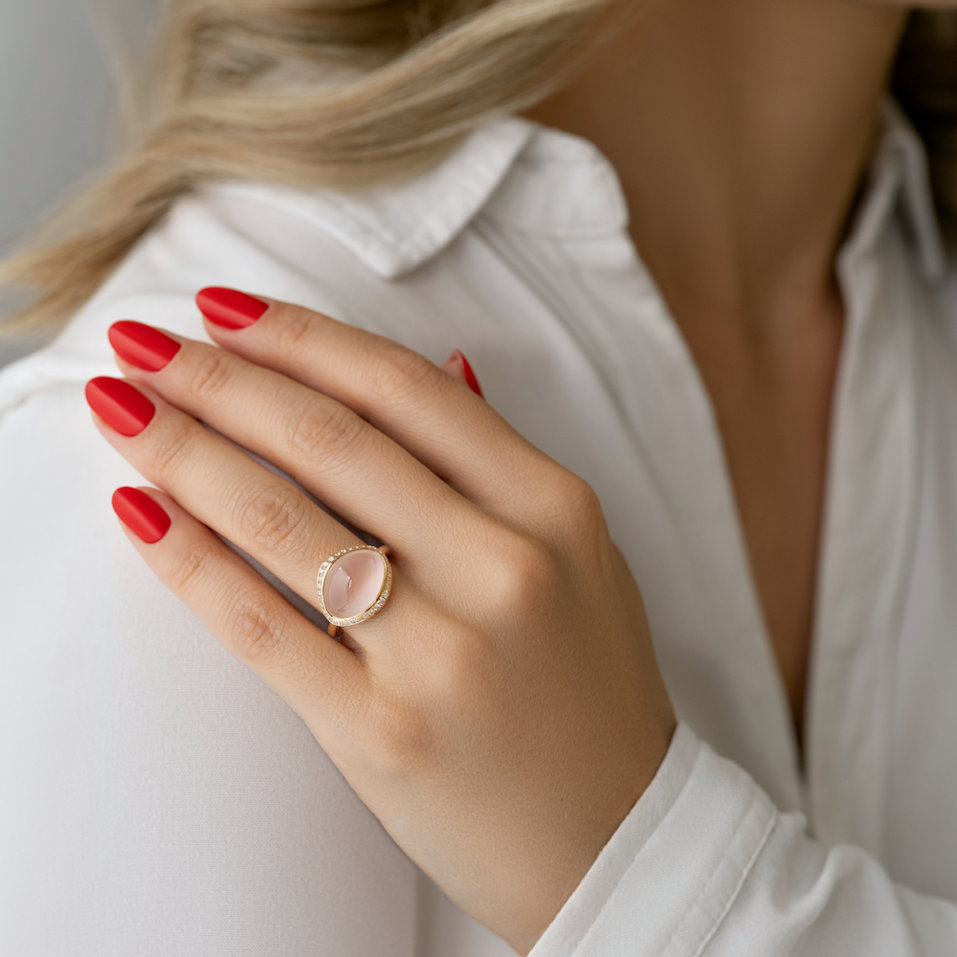 Diamond ring with Rose Quartz Fabulous Magician