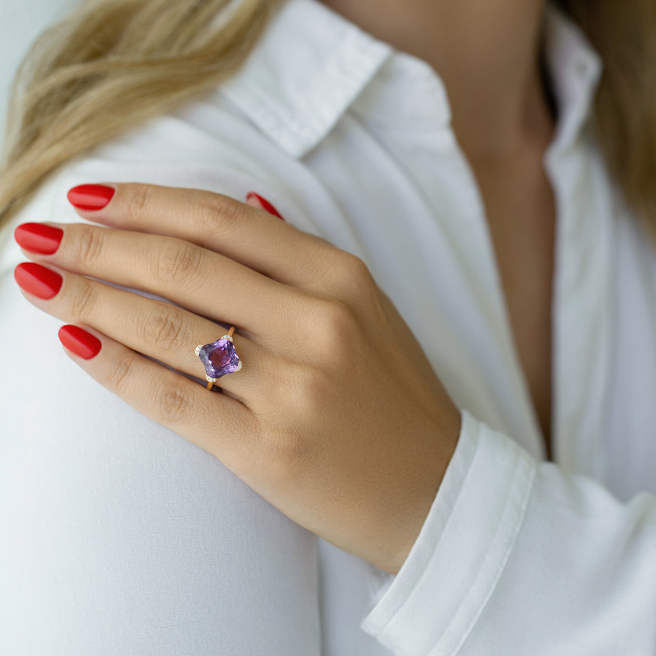 Diamond ring with Amethyst Space Stranger