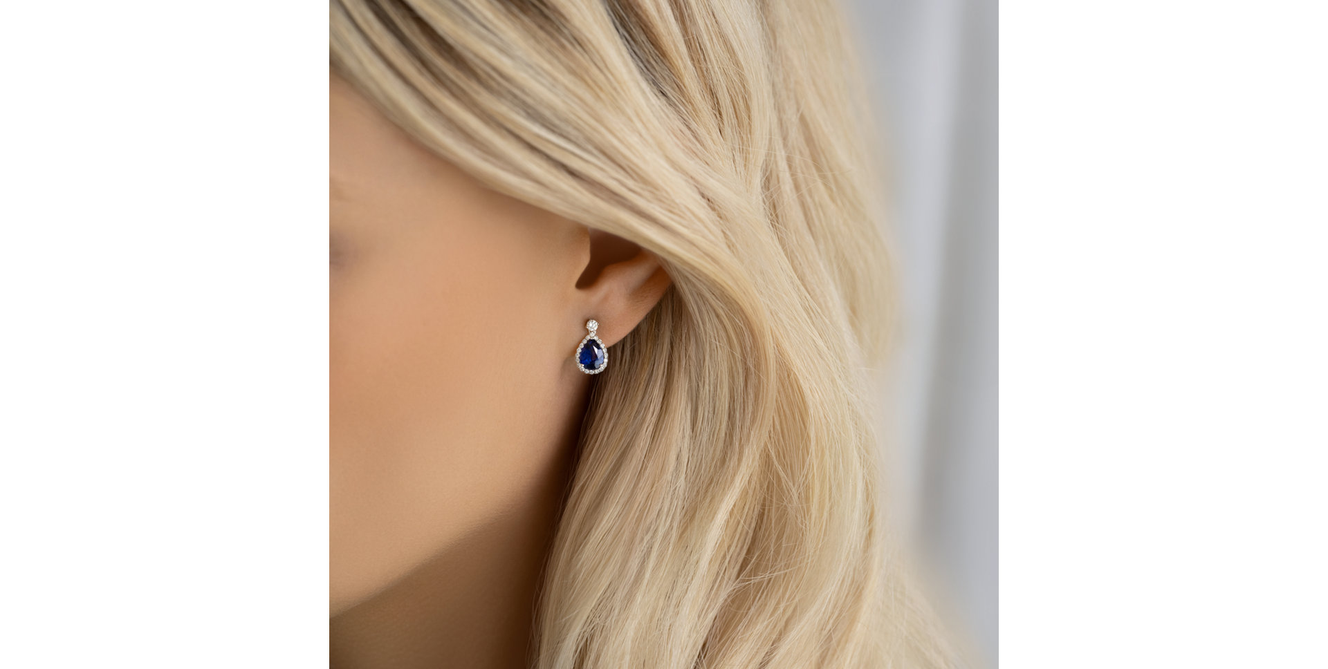 Diamond earrings with Sapphire Shine Secret