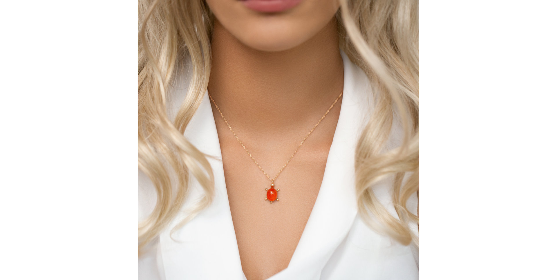 Diamond necklace with Chalcedony Marvelous Turtle