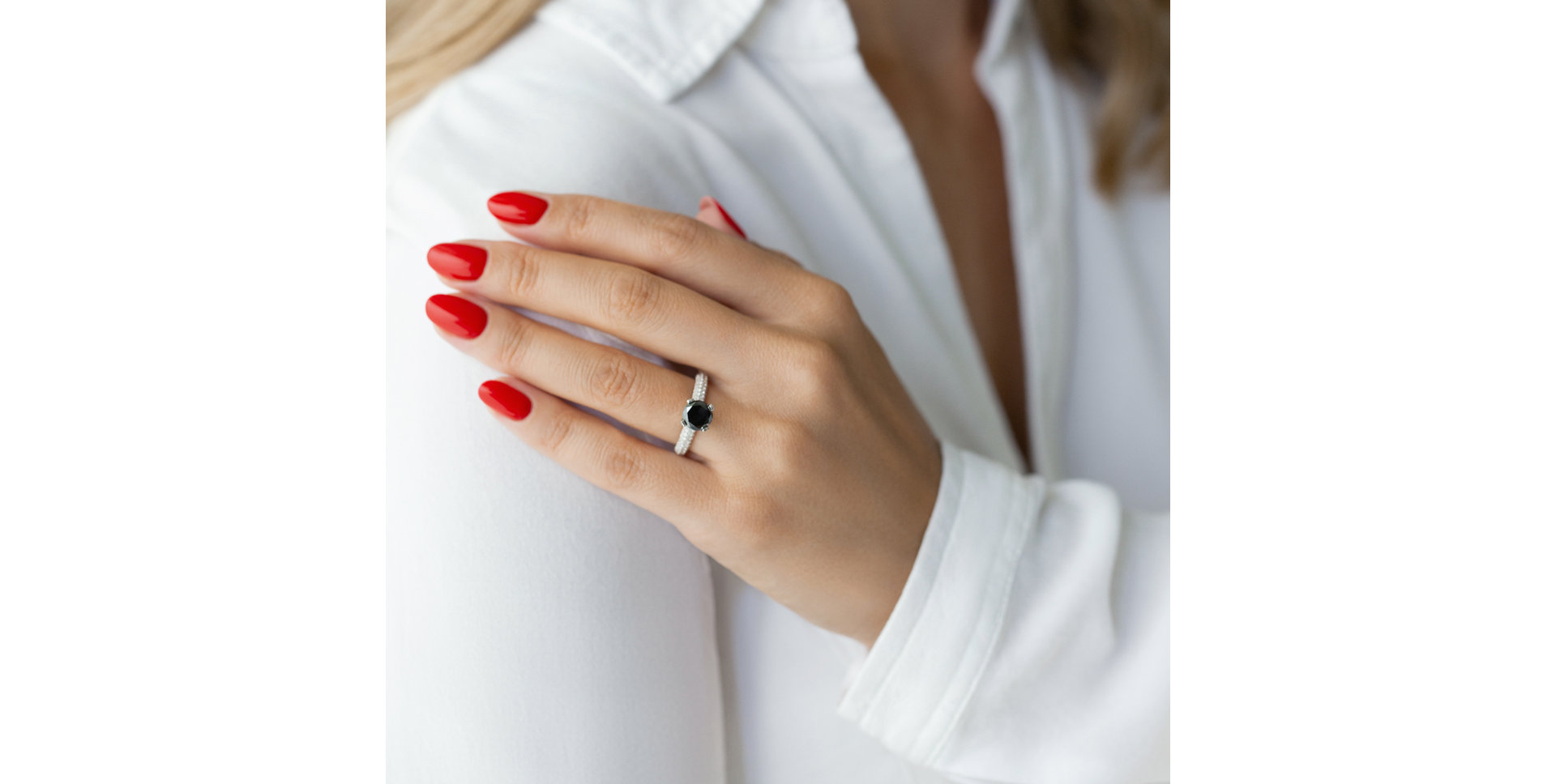 Ring with black and white diamonds Leandra