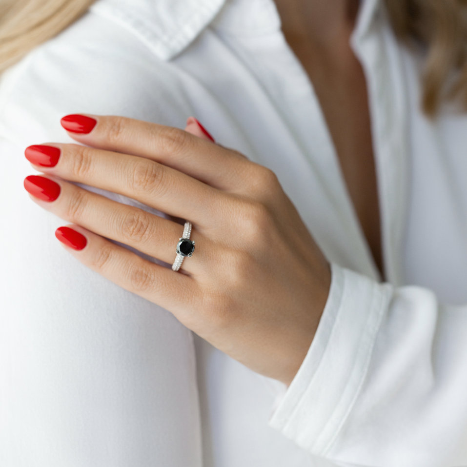 Ring with black and white diamonds Leandra