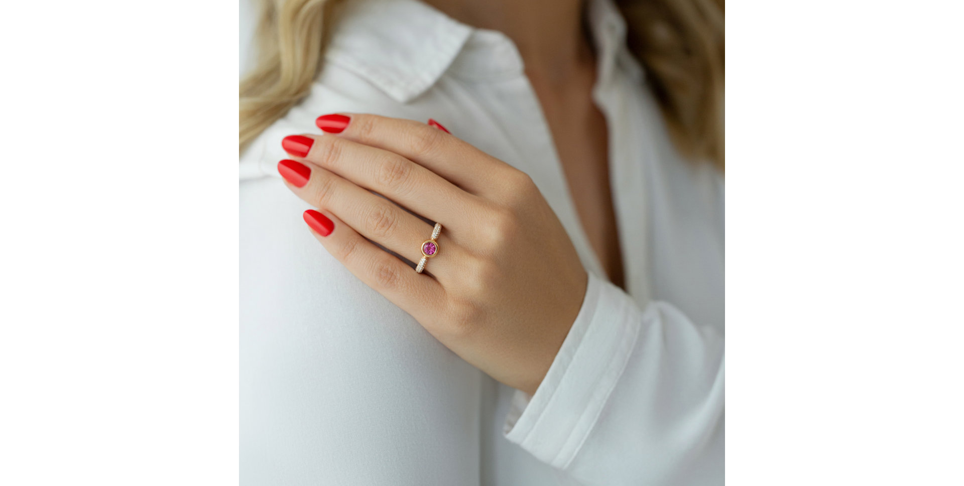 Diamond ring with Topaz Miracle Ray