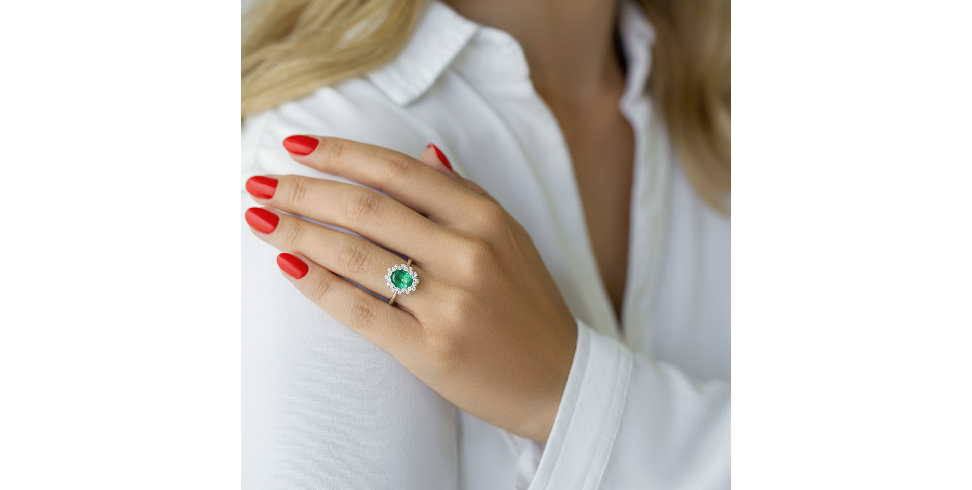 Diamond ring with Emerald Eternal Sky