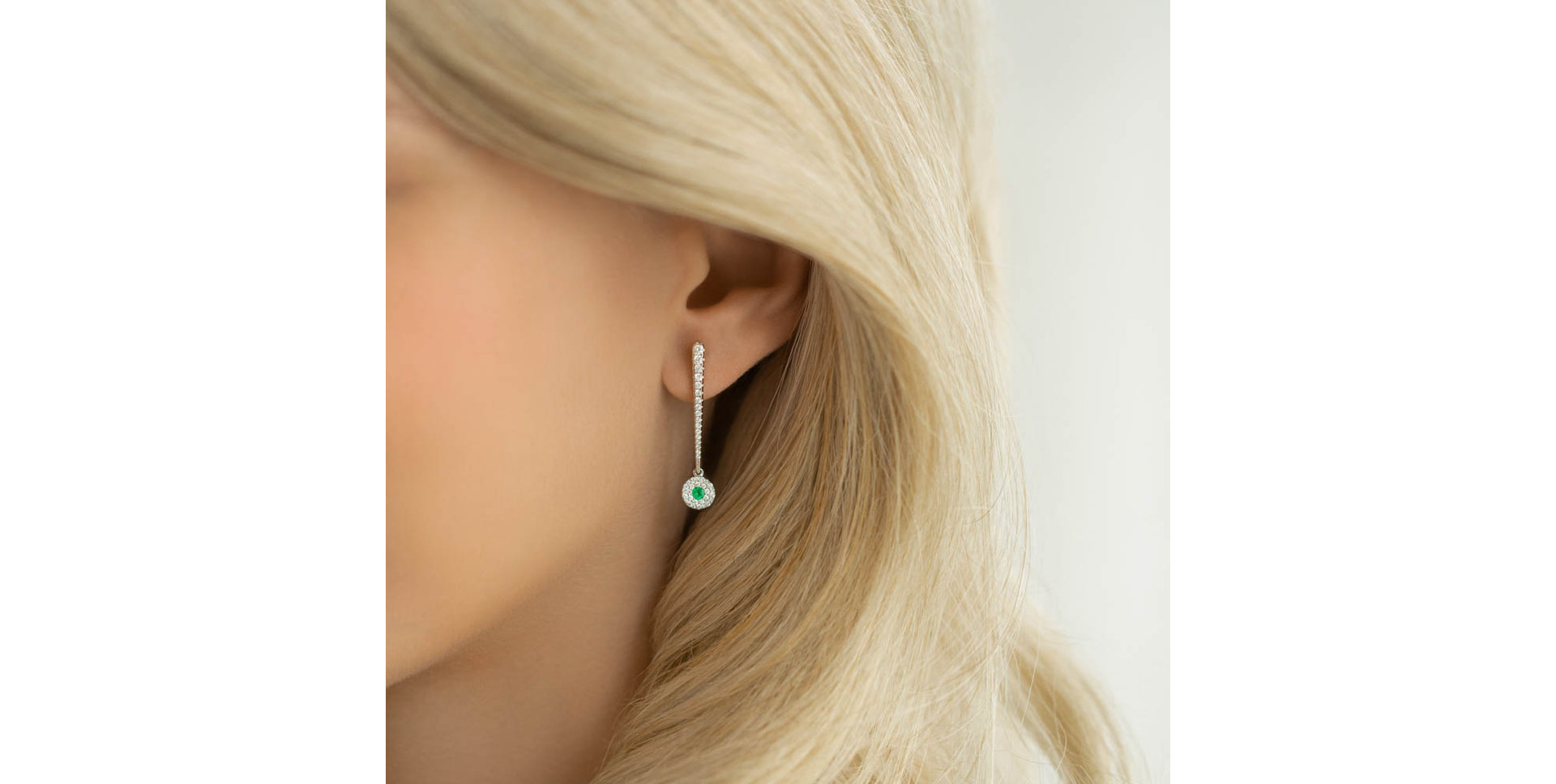 Diamond earrings with Emerald Sparkling Exclamation