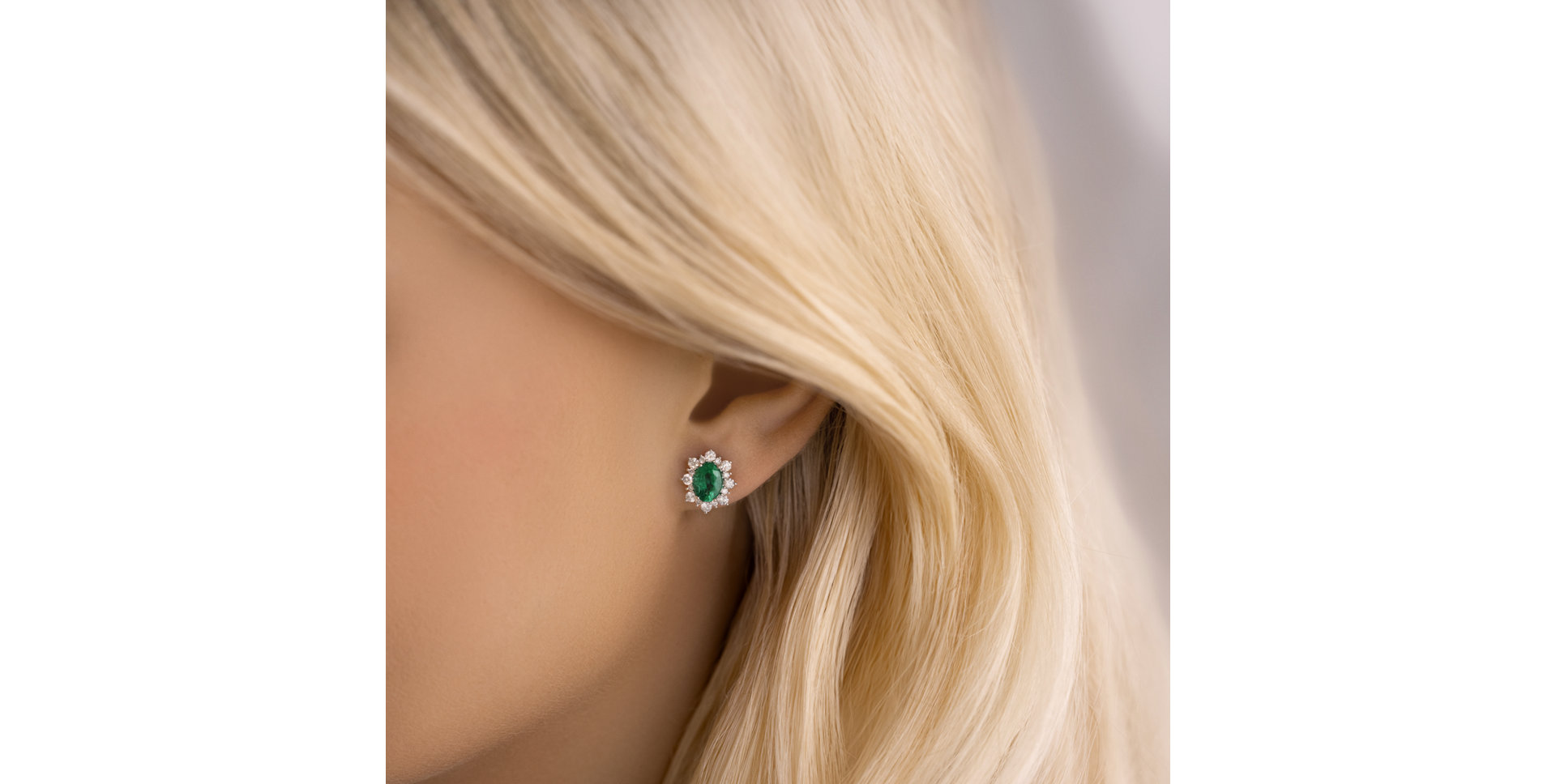 Diamond earrings with Sapphire Royal Aurora