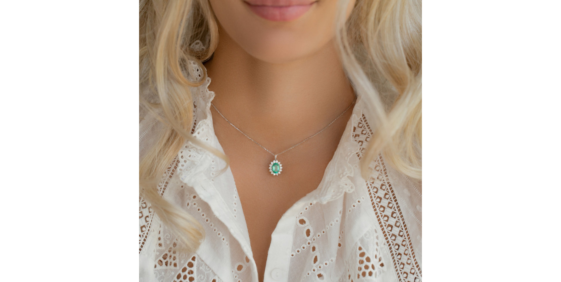 Diamond pendant with Emerald Princess
