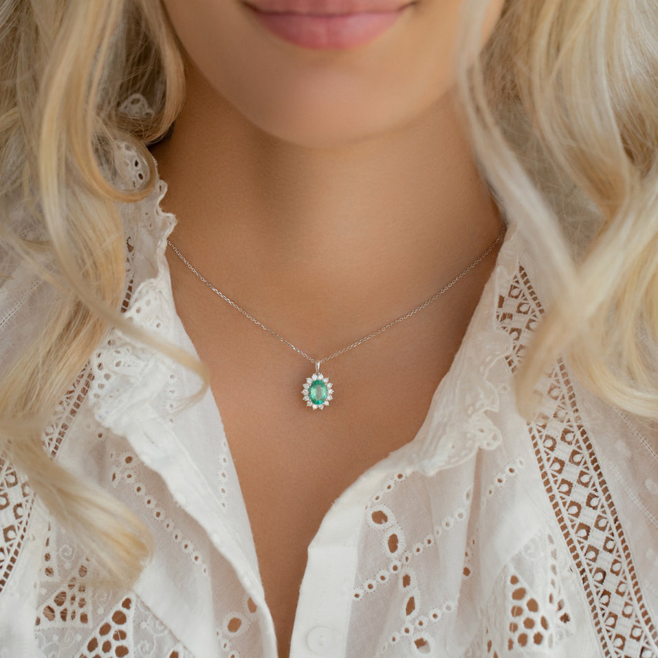 Diamond pendant with Emerald Princess