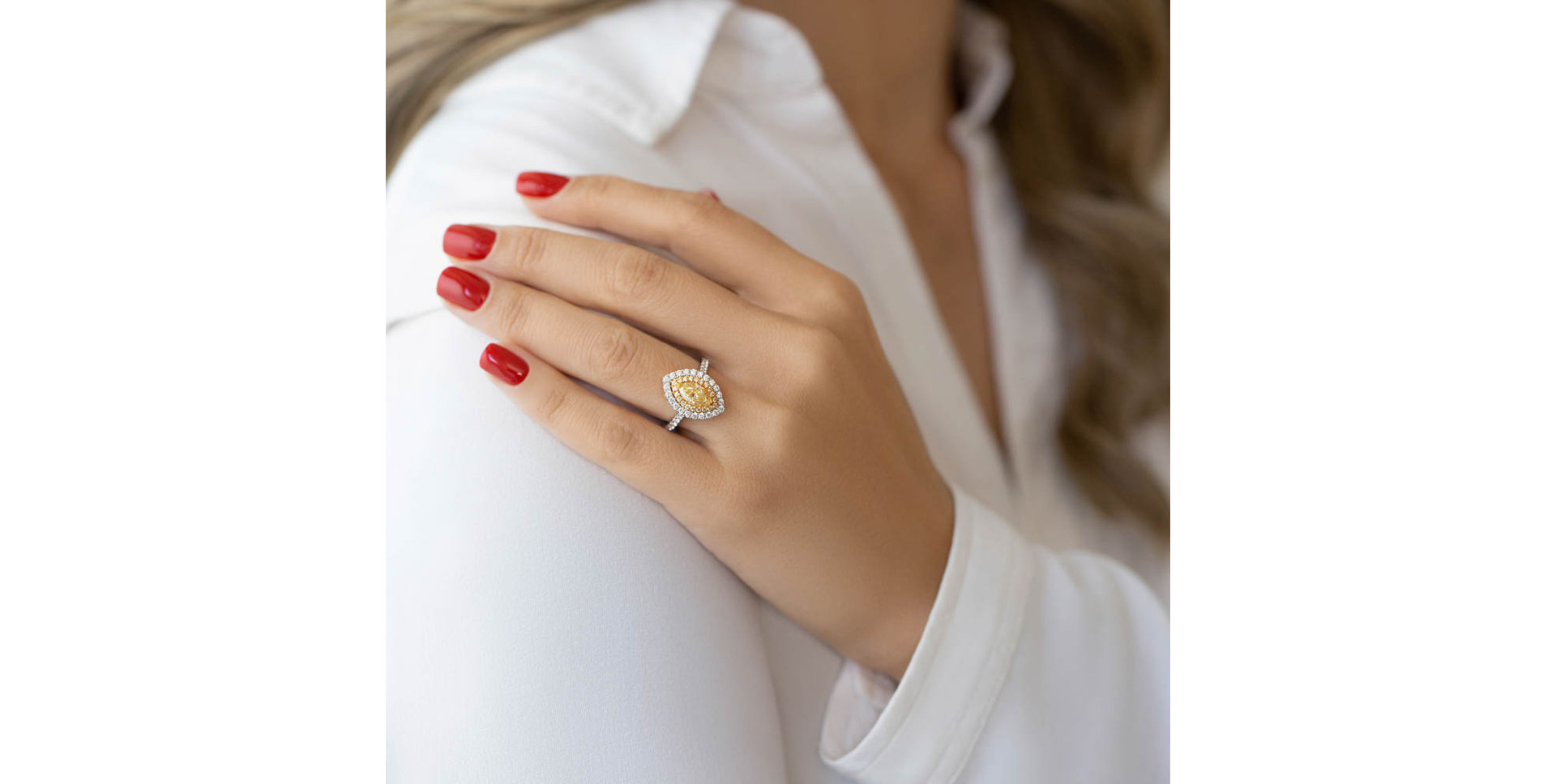 Ring with yellow and white diamonds Golden Light