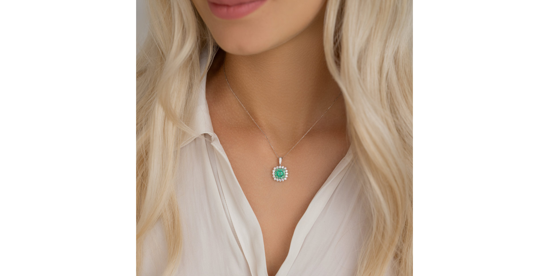 Diamond pendant with Emerald Radiant Shine