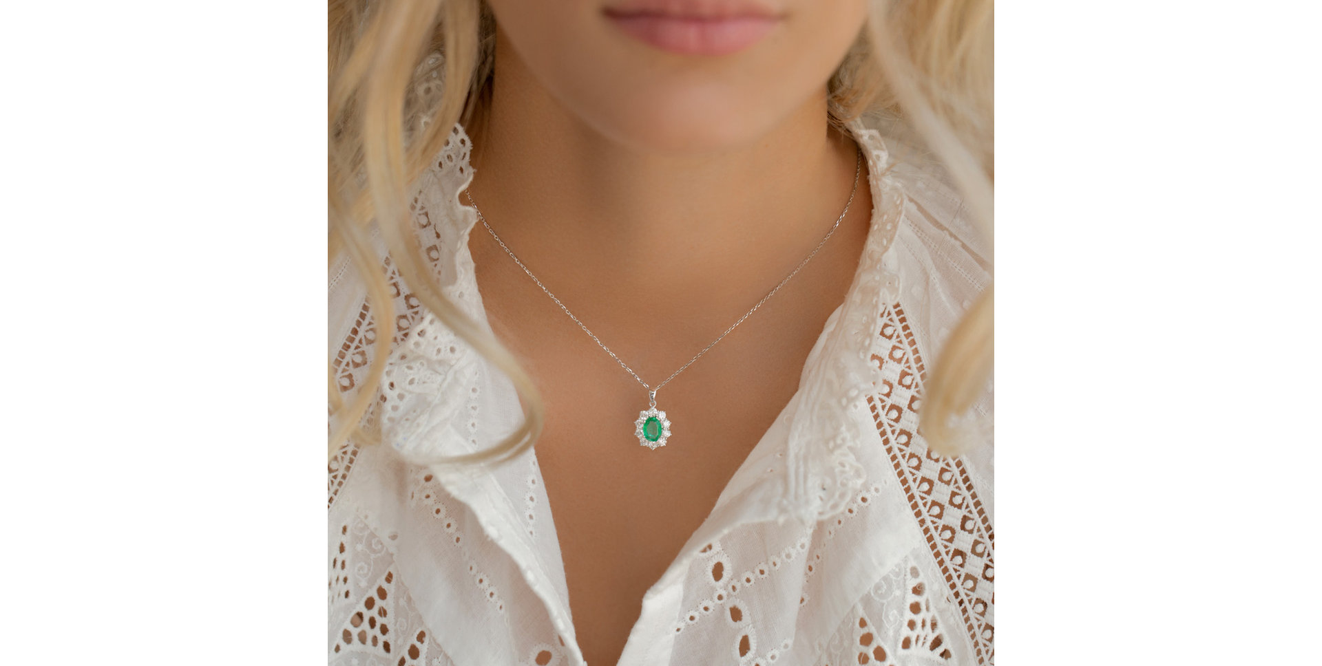 Diamond pendant with Emerald Princess
