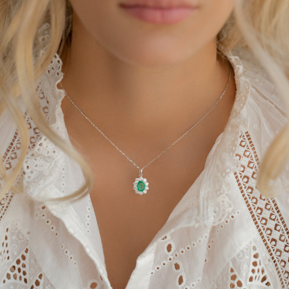 Diamond pendant with Emerald Princess