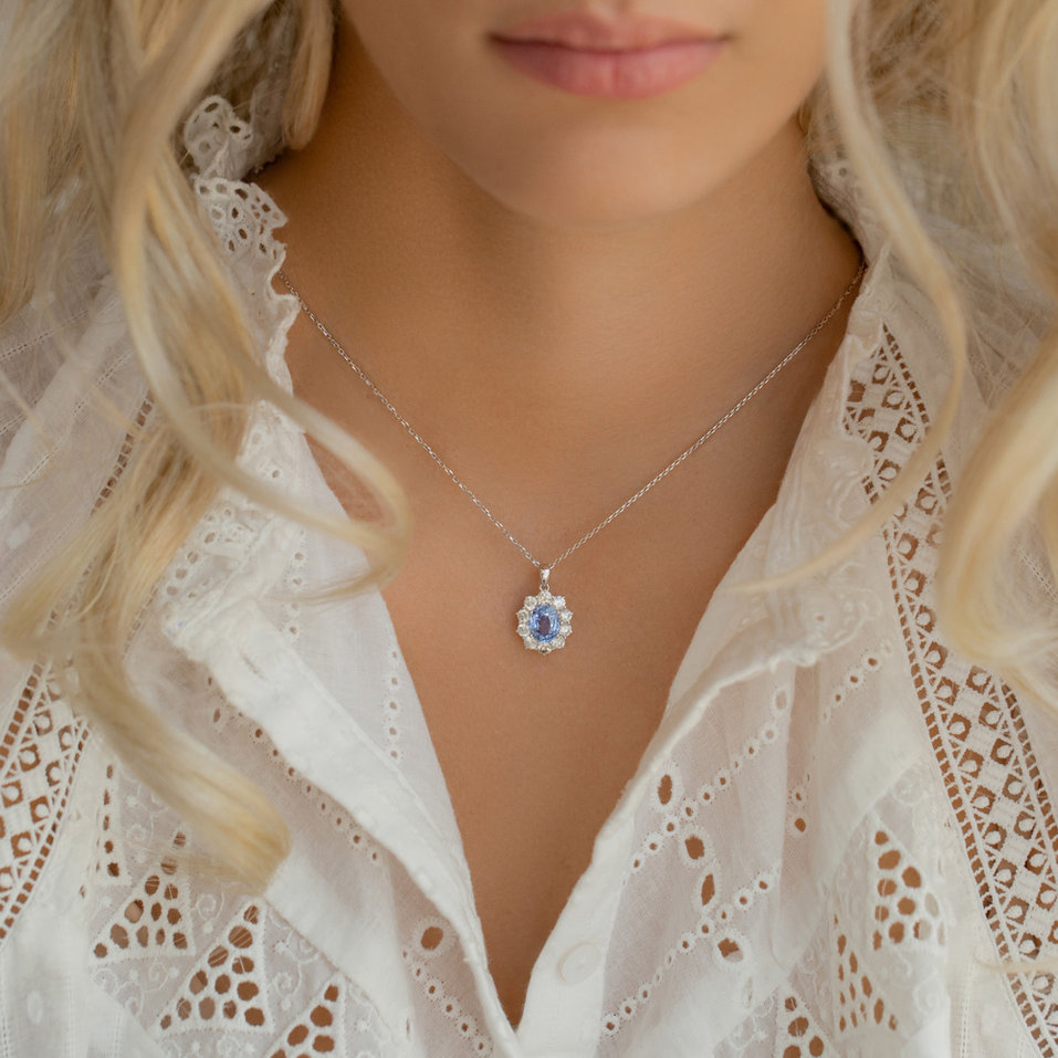 Diamond pendant with Tanzanite Princess