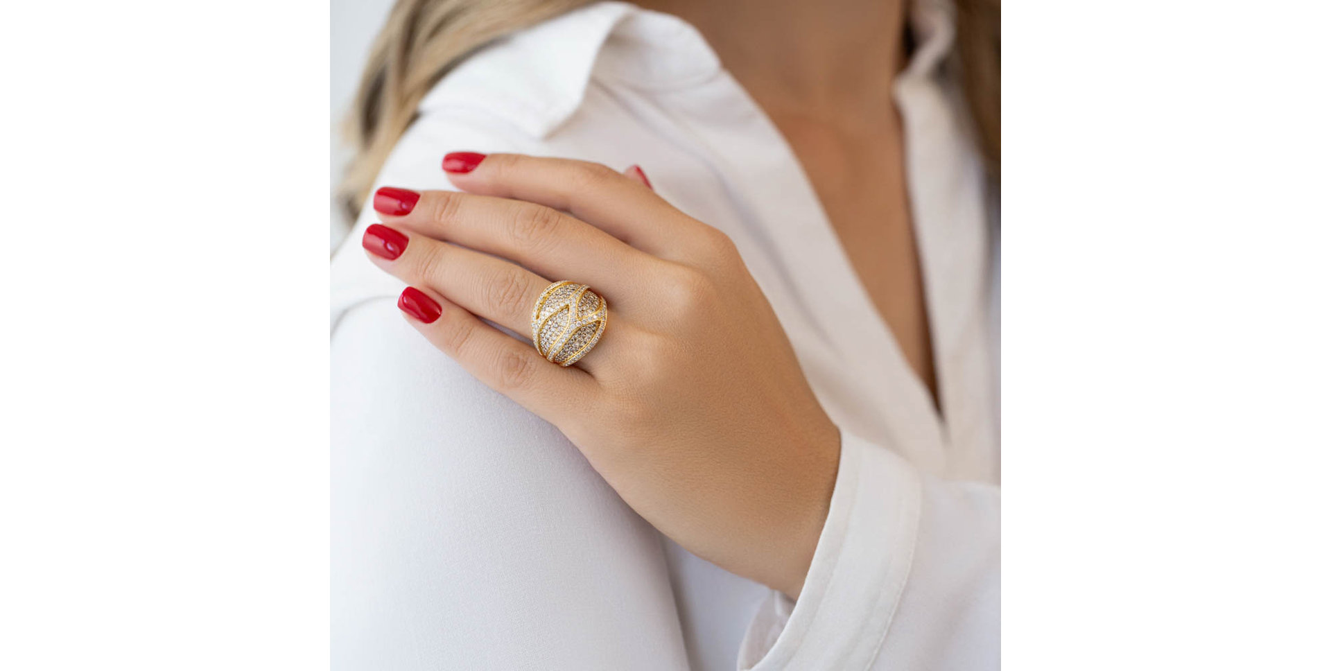 Ring with brown and white diamonds Sunny Queen