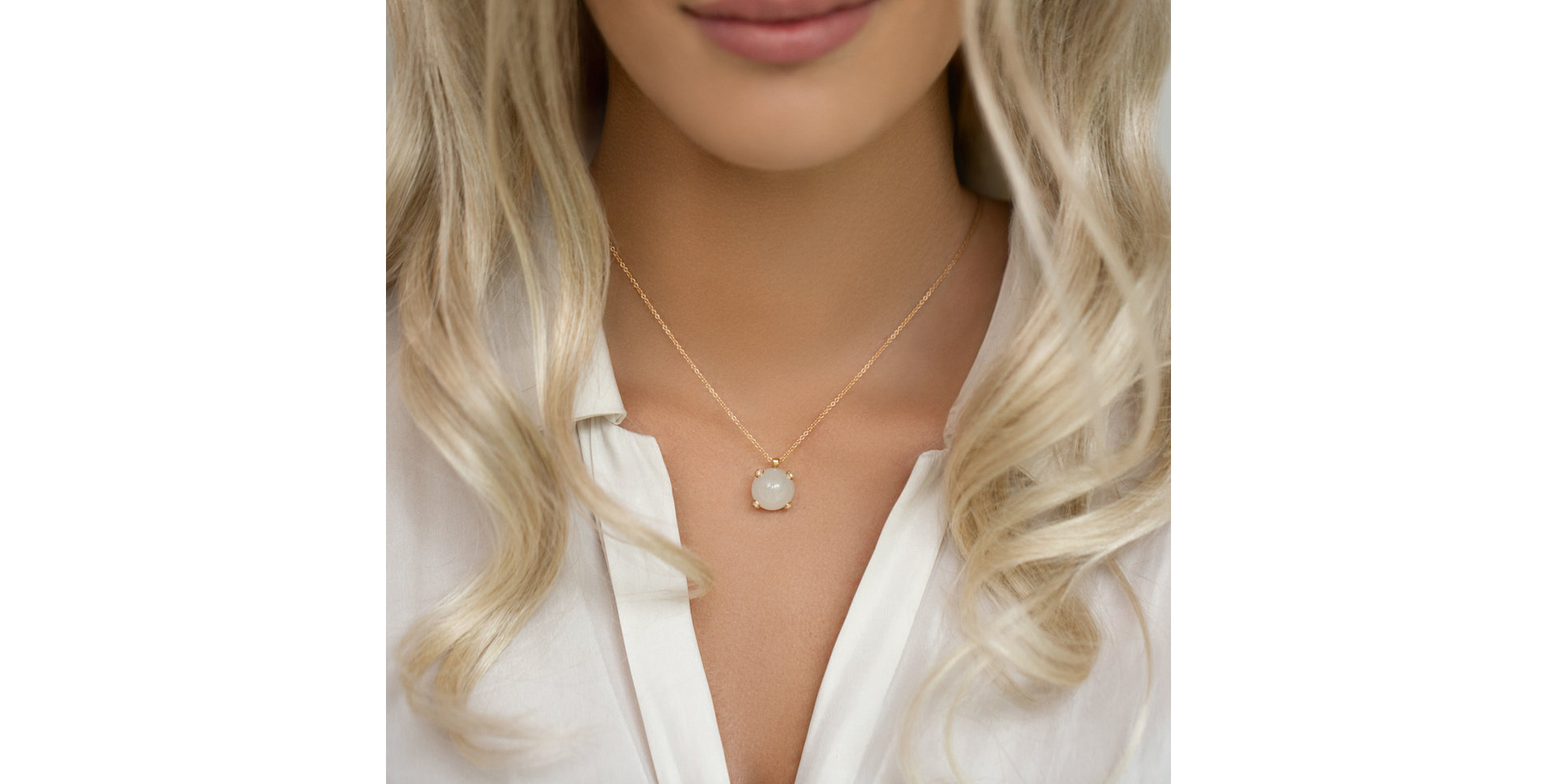 Diamond necklace with Chalcedony Royal Drop