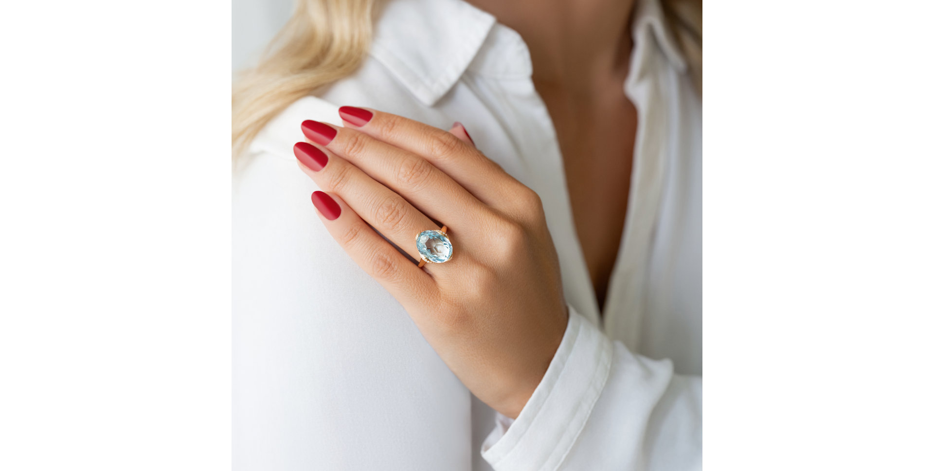 Diamond ring with Topaz Dévouement