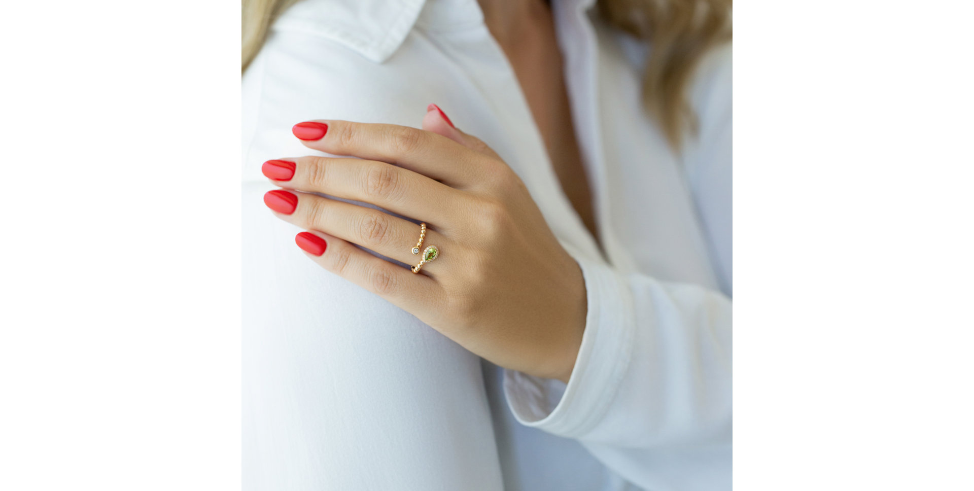 Diamond ring with Tourmalíne Stupéfiant