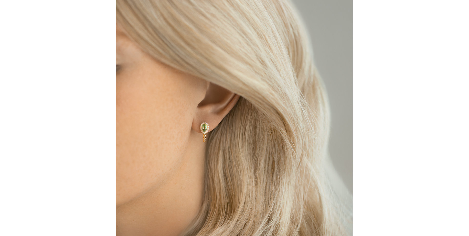 Diamond earrings with Aquamarine Offering