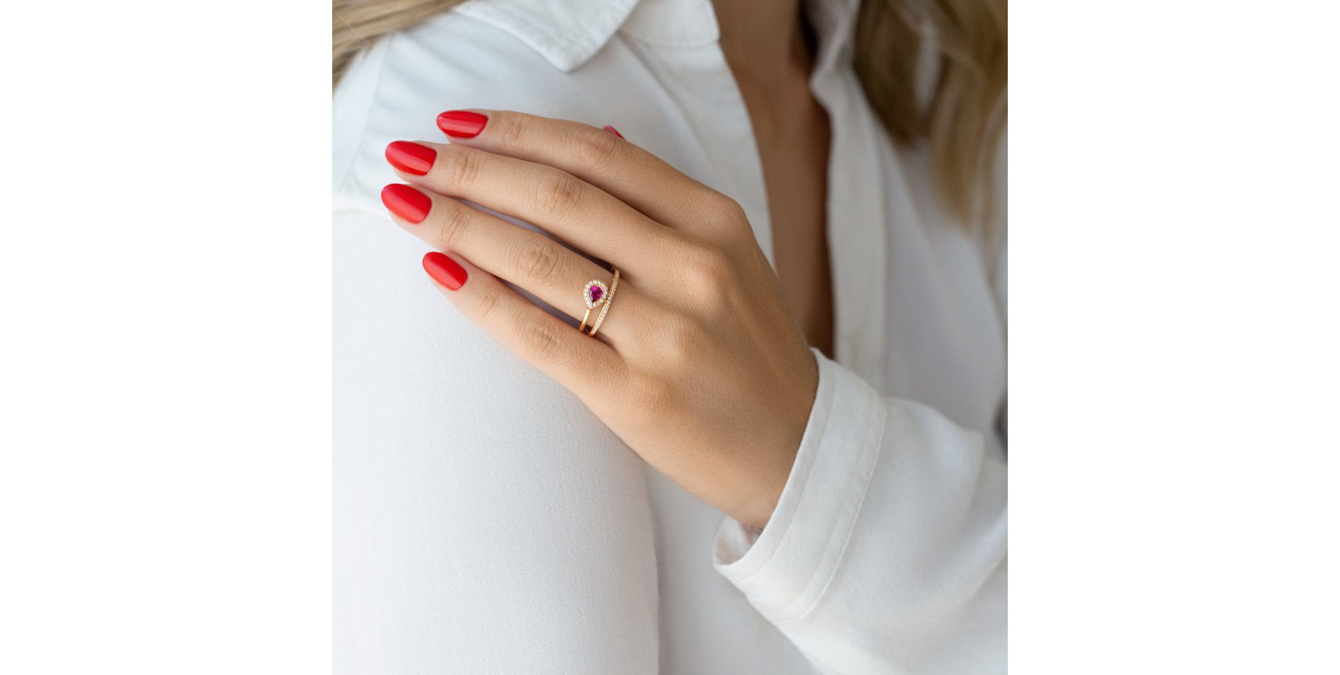 Diamond ring with Sapphire Perrette