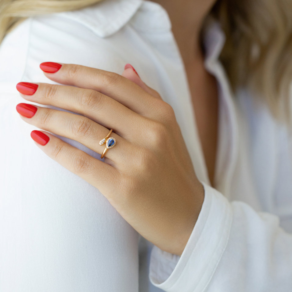 Diamond ring with Ruby Nadine