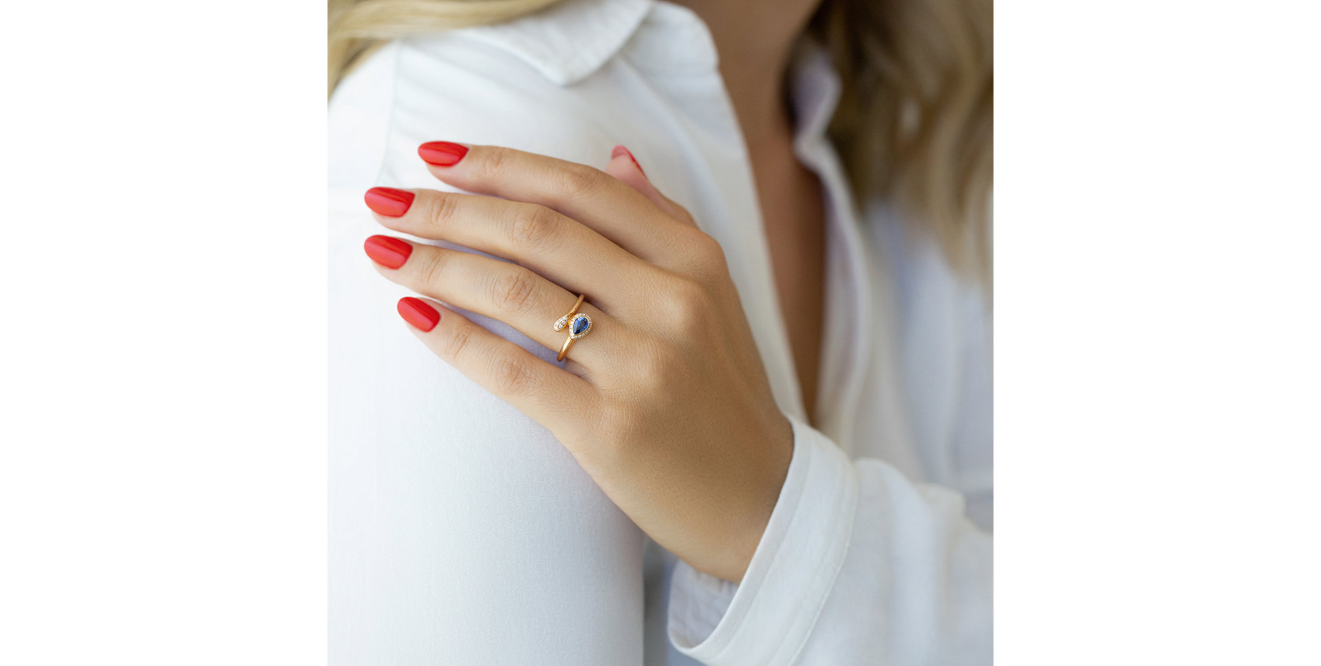 Diamond ring with Sapphire Nadine