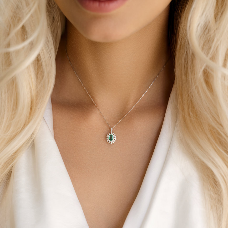 Diamond pendant with Emerald Royal Impression