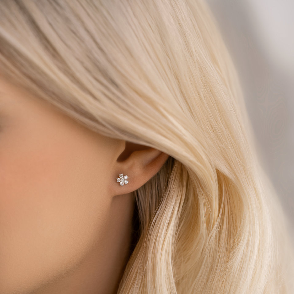 Diamond earrings Sparkless