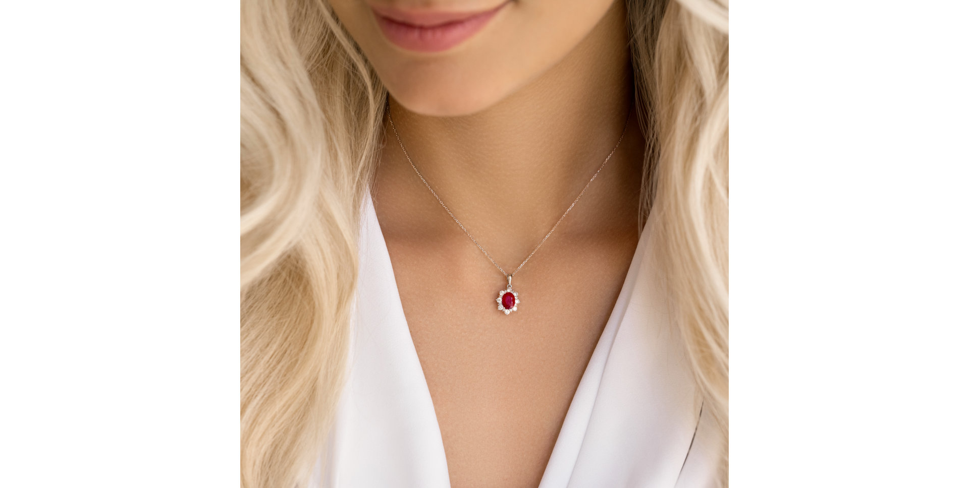 Diamond pendant with Tanzanite Royal Aurora